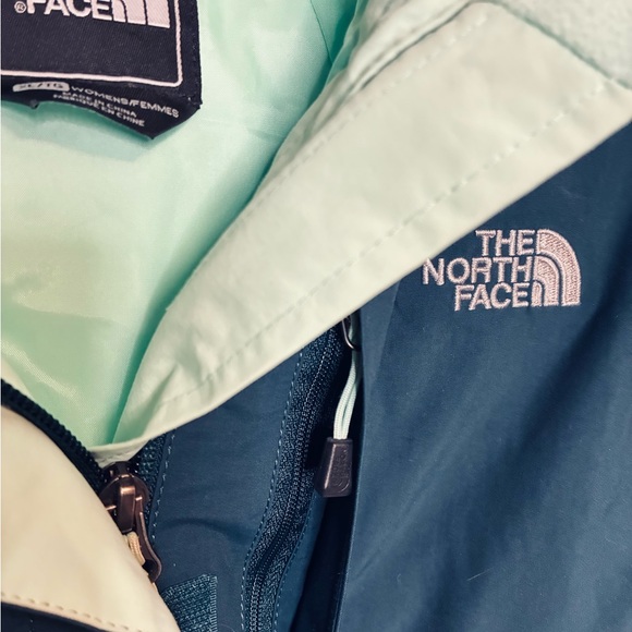 The North Face Women's Navy and Mint Shell Jacket Size XL - Picture 6 of 11